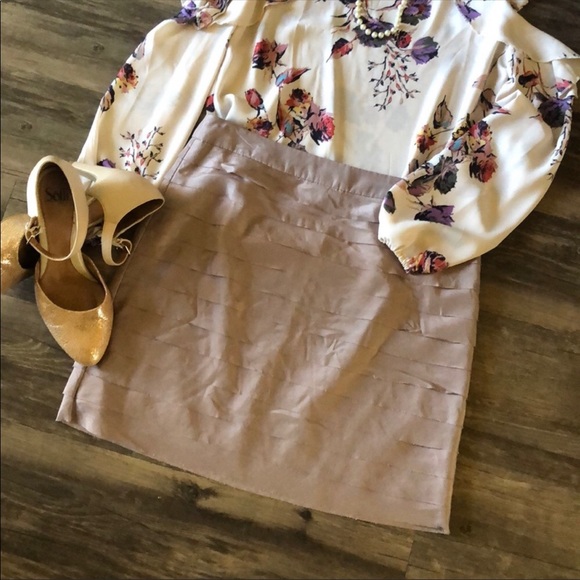 Ann Taylor Loft Silk Tiered Blush Skirt size 6P - Picture 5 of 8